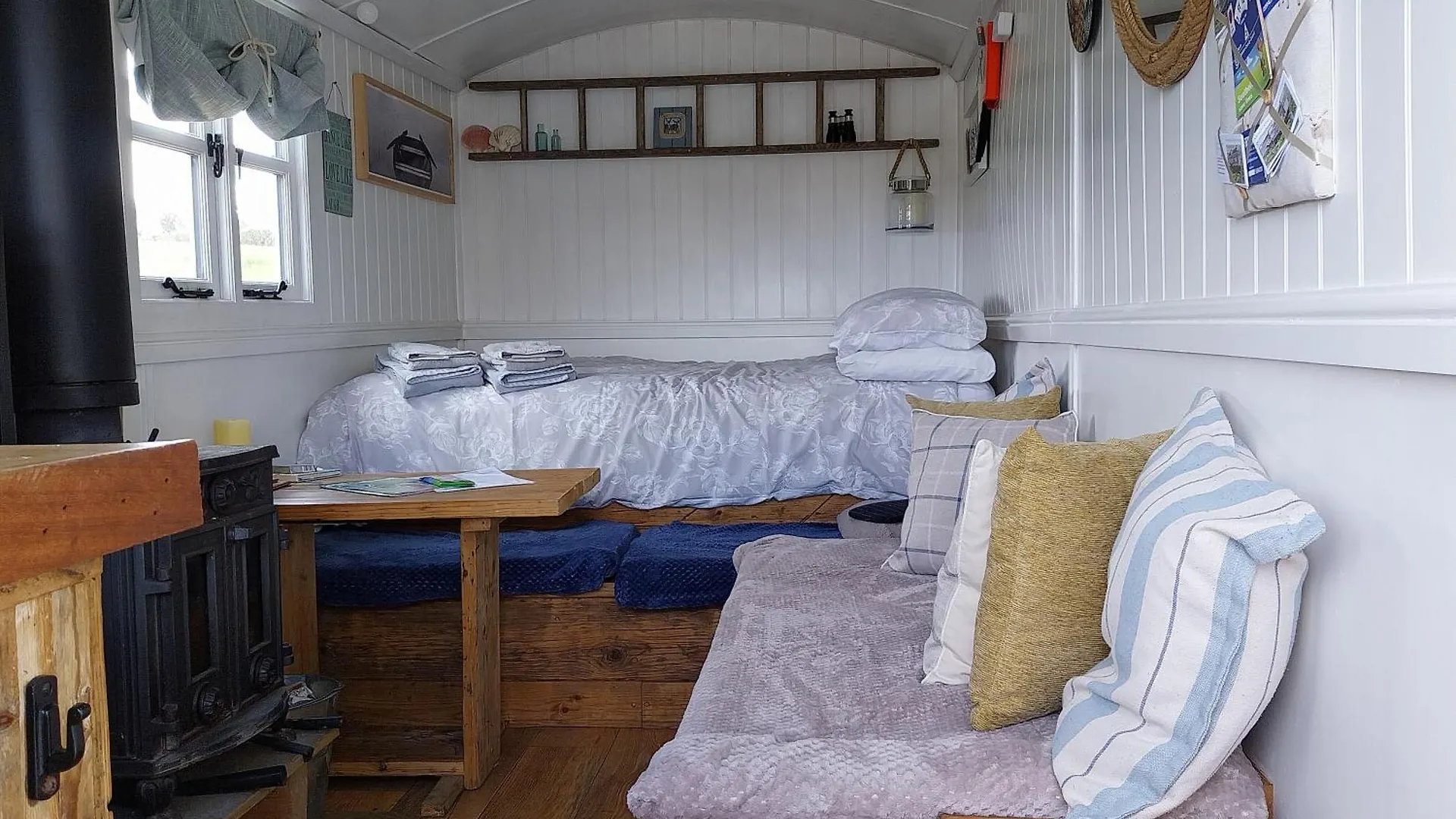 Meadowbeck - Shepherd Huts Fylingdales 0*,