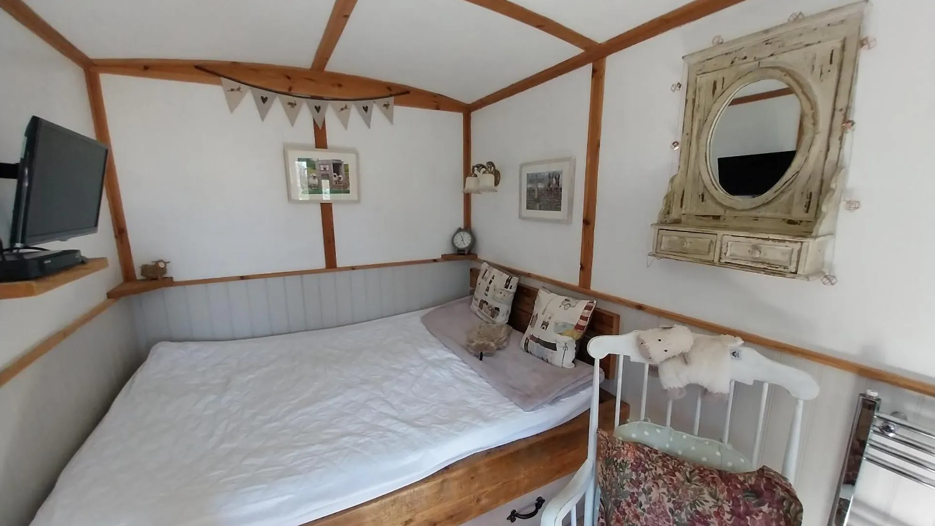 Meadowbeck - Shepherd Huts Fylingdales 0*,  Birleşik Krallık