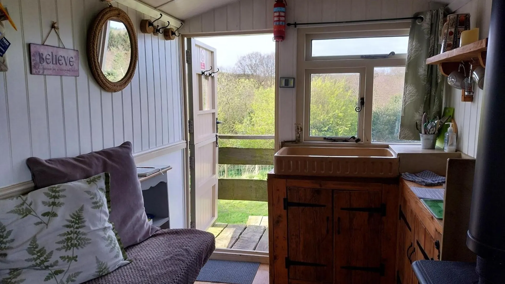 Meadowbeck - Shepherd Huts Fylingdales 영국