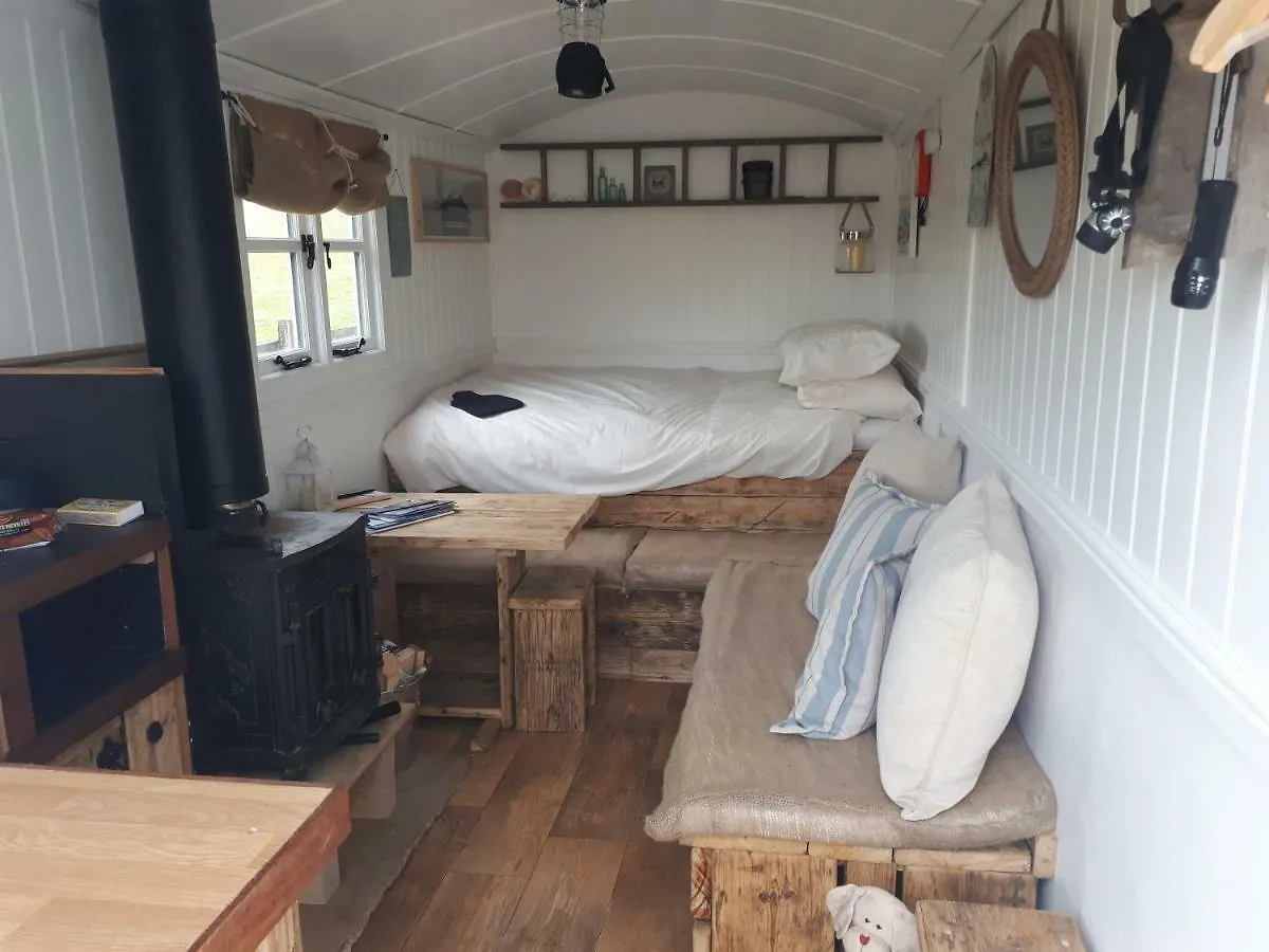 Meadowbeck - Shepherd Huts Fylingdales